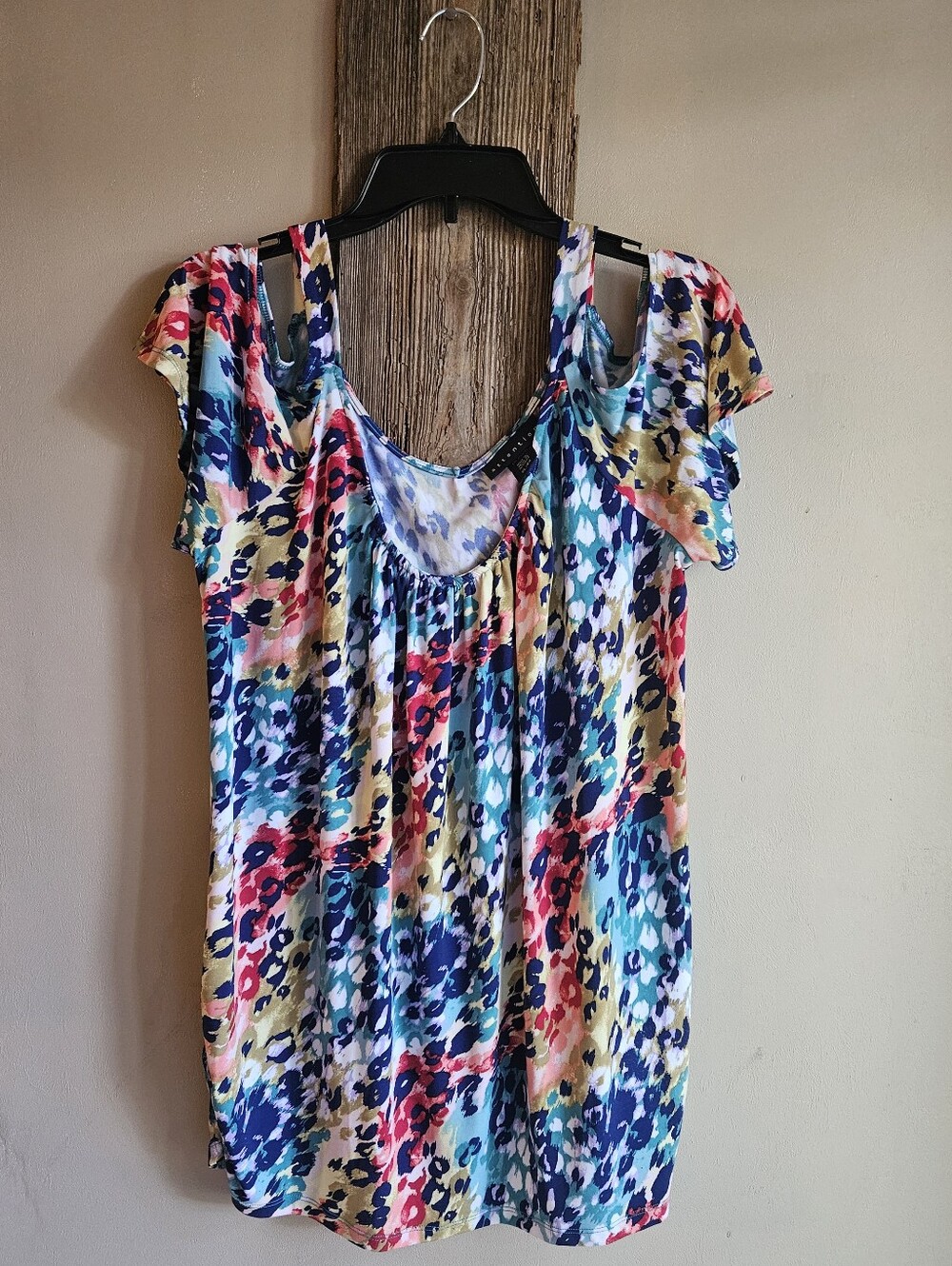 Attention XL Multicolor Abstract Cold Shoulder Short Sleeve Stretch Top